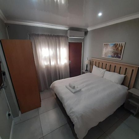 Lux Rooms On 37 Bloemfontein Kültér fotó